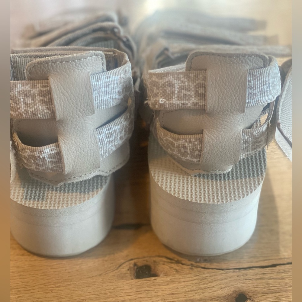 Teva Light Brown Strappy Sandals women’s 9 Preloved - Picture 3 of 11